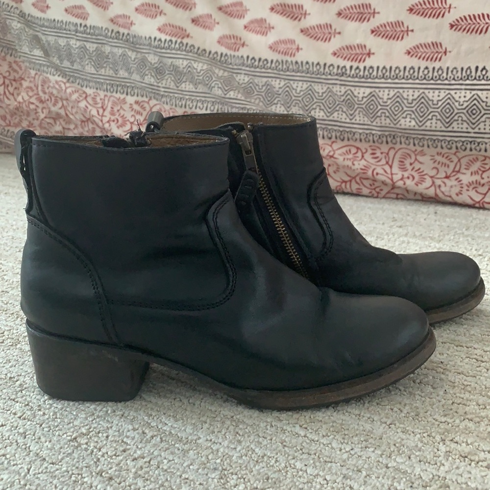 Black leather ankle booties sz 8.5
